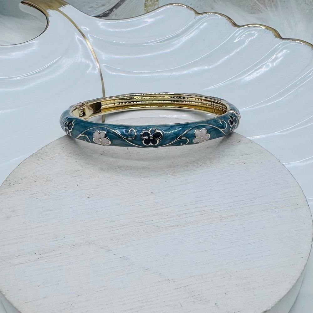 Gray & White Flower Enamel Cloisonne Bracelet Bangle